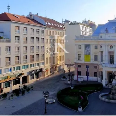 Luxury In Old Town Center 公寓 *